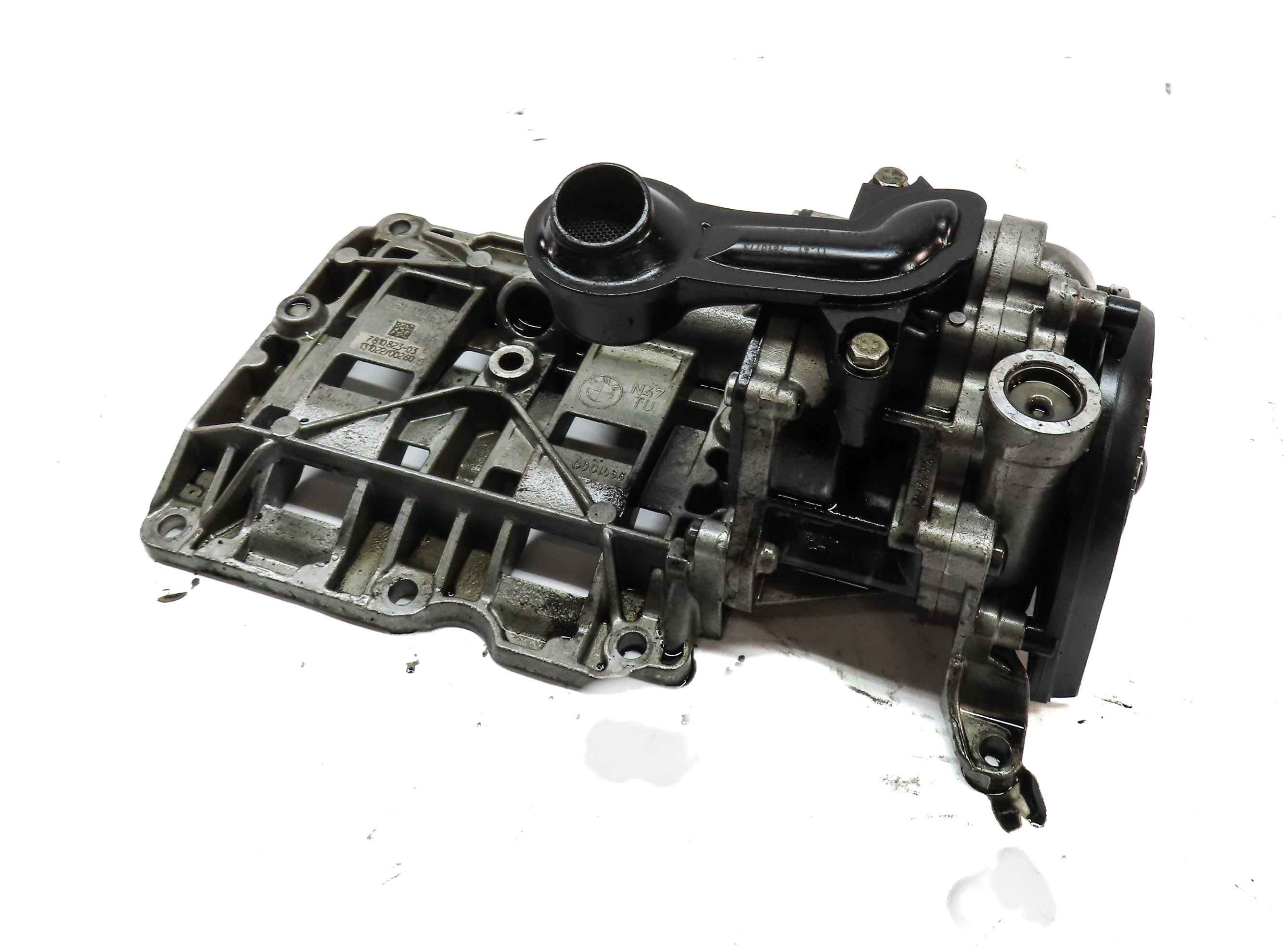 2014 BMW 328D (F30) 2.0L TURBO DIESEL (N47T) ENGINE MOTOR OIL PUMP w/BAFFLE TRAY — exact item pictured
